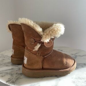 UGG Toddler Kids Bailey Button Boots Sz 8 Suede Sheepskin Unisex Chestnut Tan